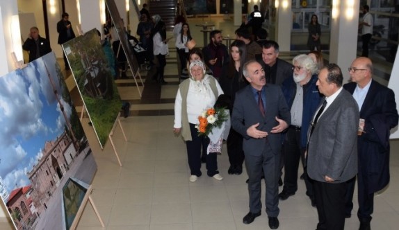 “Türkiye Ulu Camileri Fotoğraf Sergisi” ESOGÜ’de açıldı