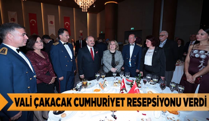 VALİ ÇAKACAK CUMHURİYET RESEPSİYONU VERDİ