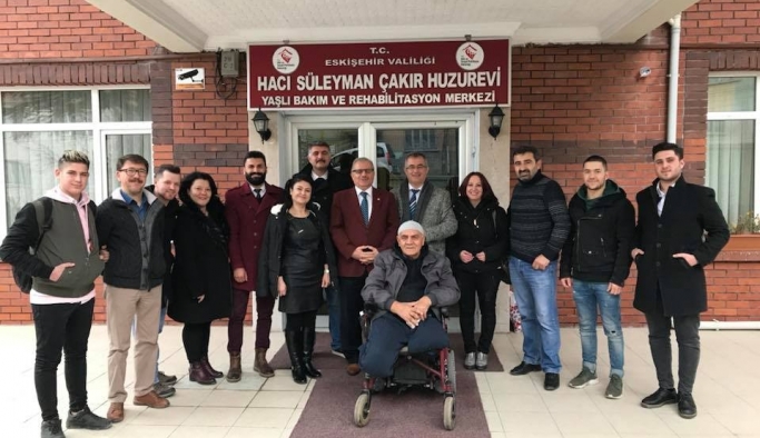 Huzurevindeki yaşlılara kişisel bakım hizmeti verildi