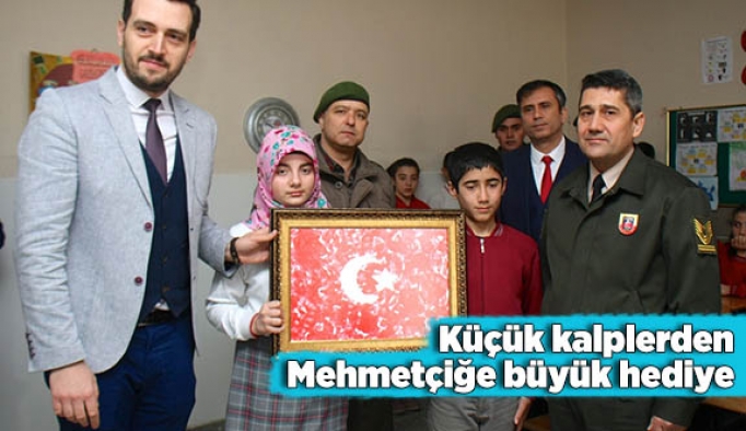 Küçük kalplerden Mehmetçiğe büyük hediye