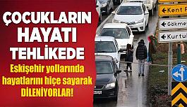 Trafik ışıklarında canlarını hiçe sayarak dilenen çocuklar