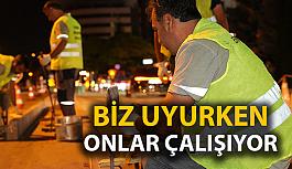 Trafiğin aksamaması için Eskişehir Büyükşehir ekipleri yol bakım onarım çalışmasını gece saatlerinde sürdürüyor